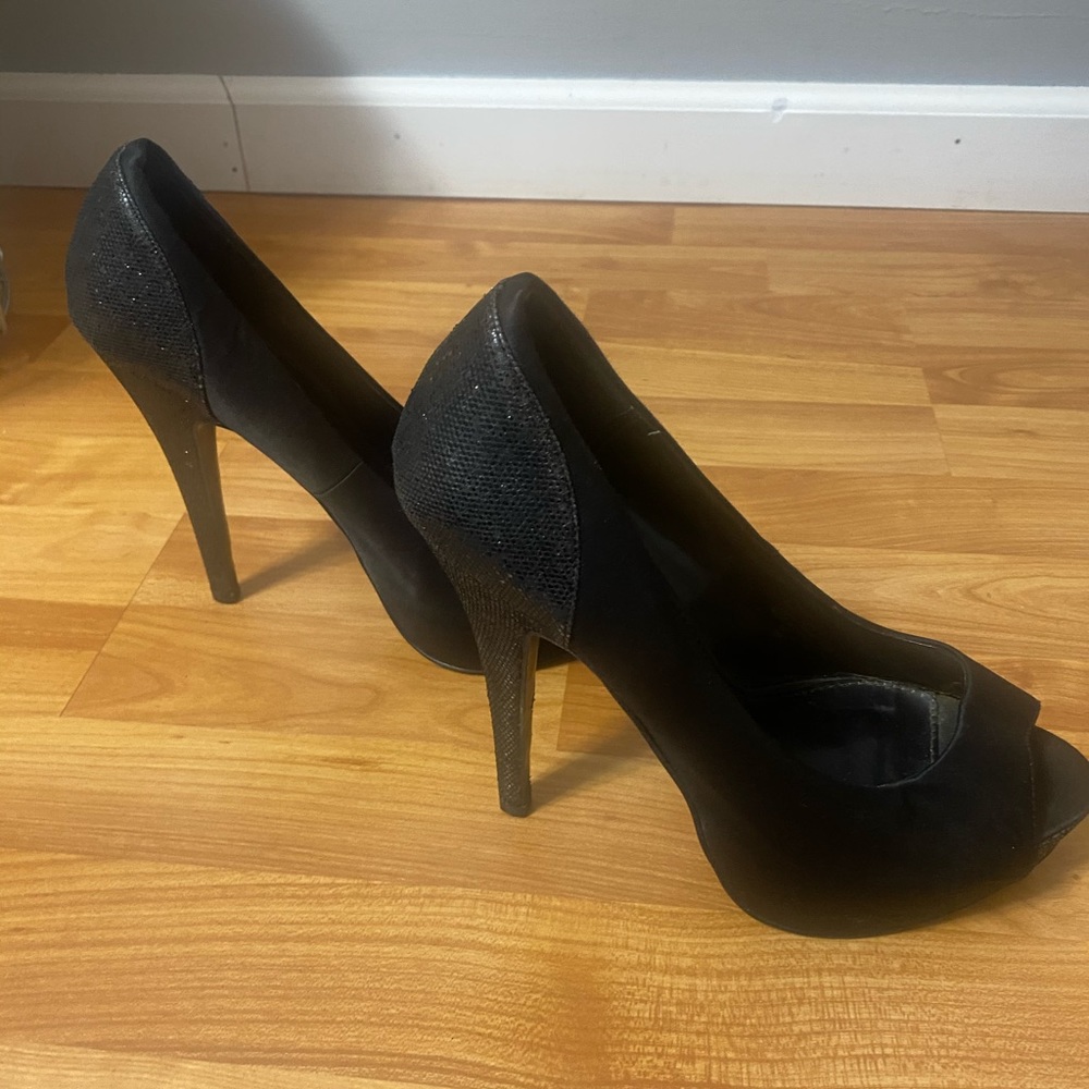 Steve Madden peep toe pumps